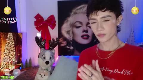 Snapshot of maxiy_001 chatting on December 3, 7:49 am Max online show from December 3, 7:49 am