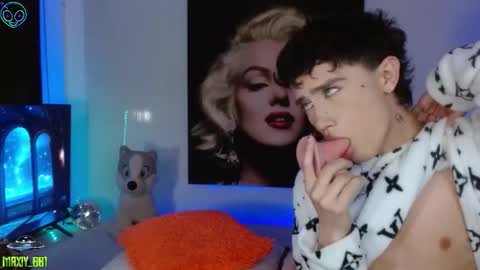 Snapshot of maxiy_001 chatting on September 30, 4:12 am Max online show from September 30, 4:12 am