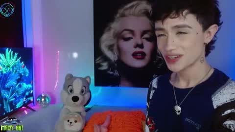 Snapshot of maxiy_001 chatting on March 6, 1:03 pm Max online show from March 6, 1:03 pm