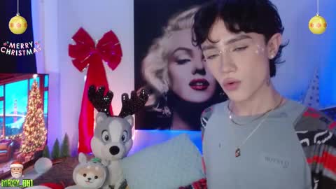 Snapshot of maxiy_001 chatting on December 5, 3:53 am Max online show from December 5, 3:53 am
