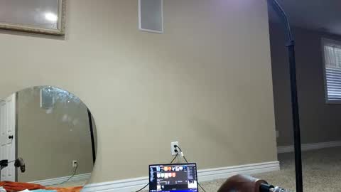 Snapshot of maxjr8008 chatting on December 24, 10:39 pm maxjr8008 online show from December 24, 10:39 pm