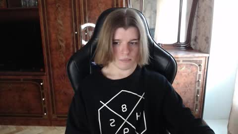 Max online show from November 5, 12:07 pm