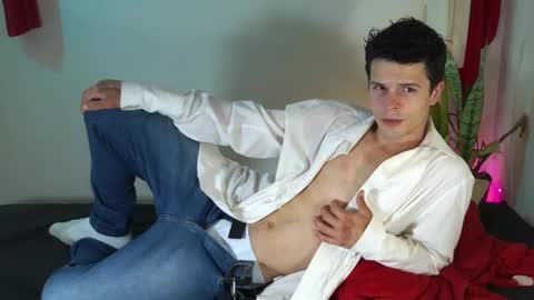 Max online show from February 7, 3:24 am