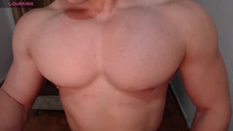 Snapshot of maxwel949813 chatting on December 2, 10:35 am Max online show from December 2, 10:35 am