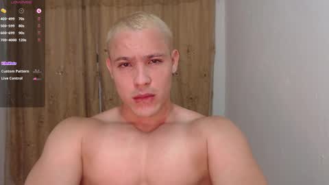Snapshot of maxwel949813 chatting on February 27, 4:32 pm Max online show from February 27, 4:32 pm