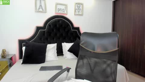 Snapshot of maxxicruz chatting on March 4, 5:00 am Maxxi online show from March 4, 5:00 am