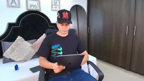Snapshot of maxxicruz chatting on September 17, 1:31 am Maxxi online show from September 17, 1:31 am