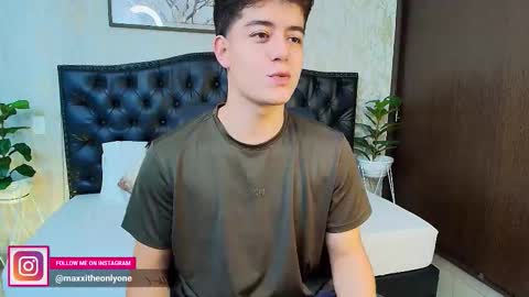 Snapshot of maxxicruz chatting on October 14, 3:20 am Maxxi online show from October 14, 3:20 am