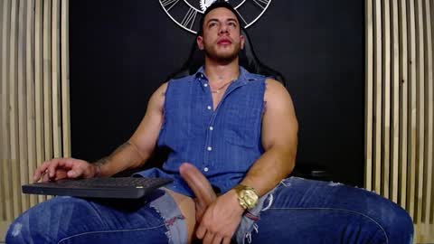 Snapshot of maxxxpowerful chatting on December 2, 1:51 am maxxxpowerful online show from December 2, 1:51 am