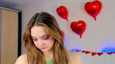 Snapshot of may_fl0wer chatting on February 17, 6:06 pm May Flower online show from February 17, 6:06 pm