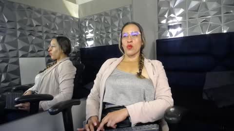 Maya online show from October 3, 1:41 pm