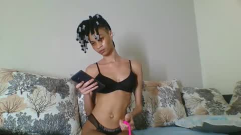 Snapshot of maya_dol chatting on October 19, 12:10 pm maya online show from October 19, 12:10 pm