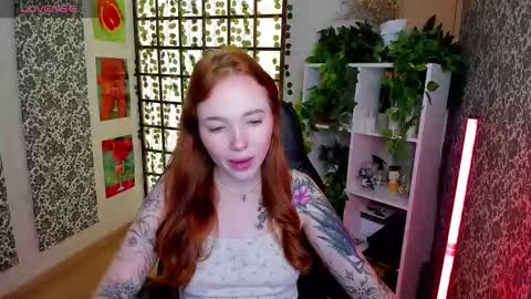 Snapshot of maya_light chatting on September 24, 2:18 am Maya online show from September 24, 2:18 am