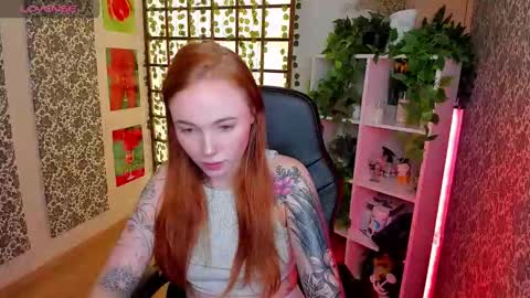 Snapshot of maya_light chatting on October 8, 1:57 am Maya online show from October 8, 1:57 am