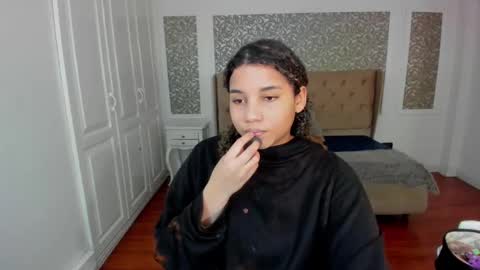 Snapshot of mayaa_ross chatting on October 1, 2:32 am Maya online show from October 1, 2:32 am