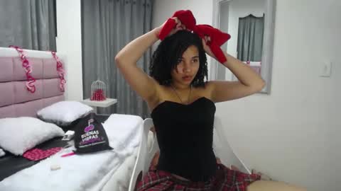Snapshot of mayaa_ross chatting on February 15, 9:16 am Maya online show from February 15, 9:16 am