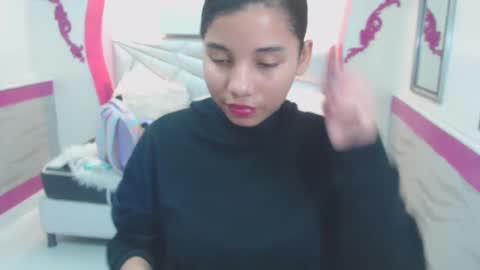 Snapshot of mayaa_ross chatting on December 19, 1:07 pm Maya online show from December 19, 1:07 pm