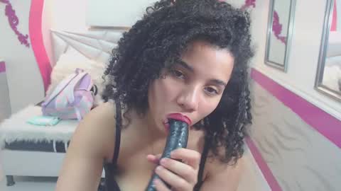 Snapshot of mayaa_ross chatting on December 19, 6:56 am Maya online show from December 19, 6:56 am