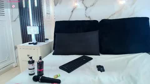 M A Y A  B A K E R online show from November 6, 10:24 pm