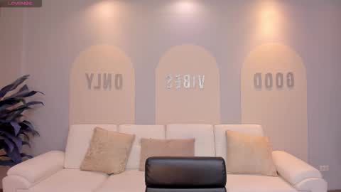 M A Y A    H O F F M A N online show from February 23, 11:23 am