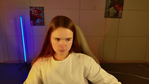 maybloom_ online show from November 11, 9:22 am