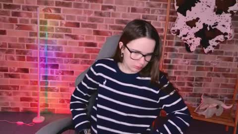 maybloom_ online show from March 4, 7:05 am