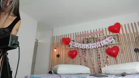 Maye Wells online show from February 9, 7:38 pm