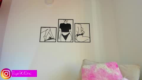 Ellie online show from December 22, 7:53 pm