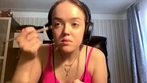 Snapshot of mckenziemoitoza chatting on October 17, 8:40 am Hello Lisa here Help me to make 50 thumbs up 333 online show from October 17, 8:40 am