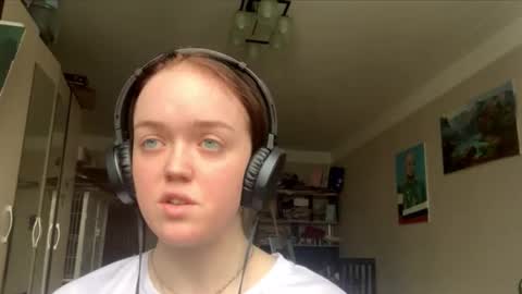 Snapshot of mckenziemoitoza chatting on October 6, 8:54 am Hello Lisa here Help me to make 50 thumbs up 333 online show from October 6, 8:54 am