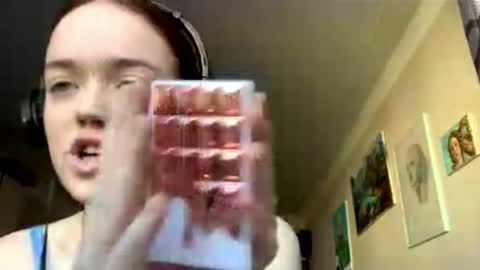 Snapshot of mckenziemoitoza chatting on October 8, 8:09 am Hello Lisa here Help me to make 50 thumbs up 333 online show from October 8, 8:09 am