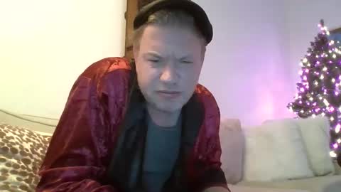 me2283 online show from December 10, 3:30 am