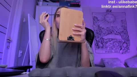 Anna online show from October 4, 9:23 pm