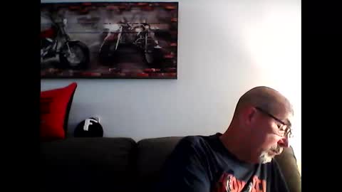 me at home online show from October 5, 11:40 am