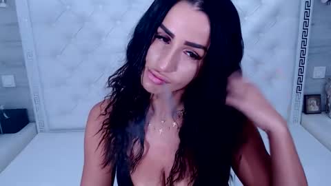 Medeea Bee online show from October 2, 3:05 am