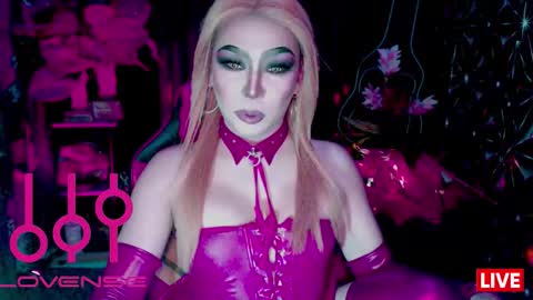 THE QUEEN ALPHA   Queen Medusa Prey online show from February 25, 6:17 am