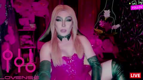 THE QUEEN ALPHA   Queen Medusa Prey online show from March 10, 5:45 am