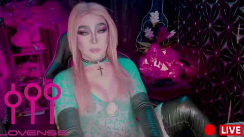 THE QUEEN ALPHA   Queen Medusa Prey online show from March 5, 4:05 pm