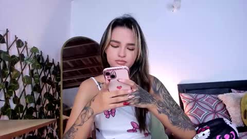 Snapshot of medussa13 chatting on October 14, 1:03 pm medussa13 online show from October 14, 1:03 pm