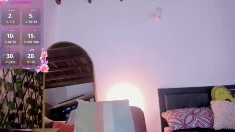 Snapshot of medussa13 chatting on October 9, 1:38 pm medussa13 online show from October 9, 1:38 pm