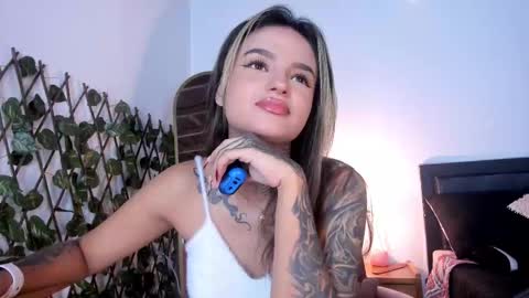 Snapshot of medussa13 chatting on October 6, 1:07 pm medussa13 online show from October 6, 1:07 pm