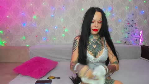 Snapshot of megan_blackmoon chatting on December 26, 4:21 am Helena Tuman online show from December 26, 4:21 am