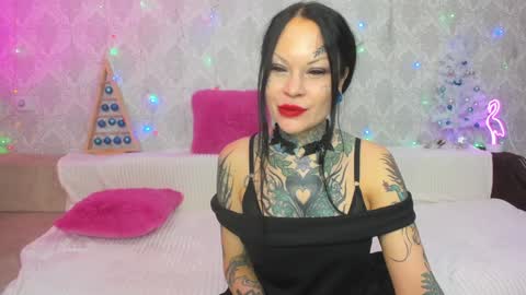 Snapshot of megan_blackmoon chatting on January 7, 10:11 am Helena Tuman online show from January 7, 10:11 am