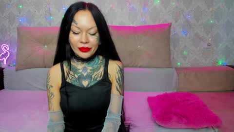 Snapshot of megan_blackmoon chatting on December 6, 6:42 am Helena Tuman online show from December 6, 6:42 am