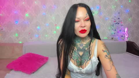 Snapshot of megan_blackmoon chatting on December 26, 7:24 am Helena Tuman online show from December 26, 7:24 am