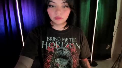Snapshot of megan_evaans chatting on December 6, 8:34 pm welcome guys please help me to reach 100 hands up Thanks online show from December 6, 8:34 pm