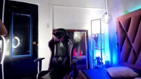 Snapshot of megan_inked_ chatting on March 8, 2:34 am online show from March 8, 2:34 am