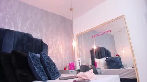 Snapshot of megan_star04 chatting on September 12, 12:29 pm Isis ariany online show from September 12, 12:29 pm