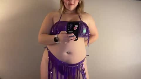Snapshot of meganashleyy212 chatting on February 2, 3:43 am Meganashleyy212 online show from February 2, 3:43 am