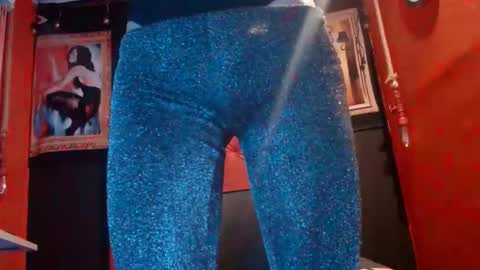 Snapshot of megannixx chatting on October 25, 5:19 am megannixx online show from October 25, 5:19 am